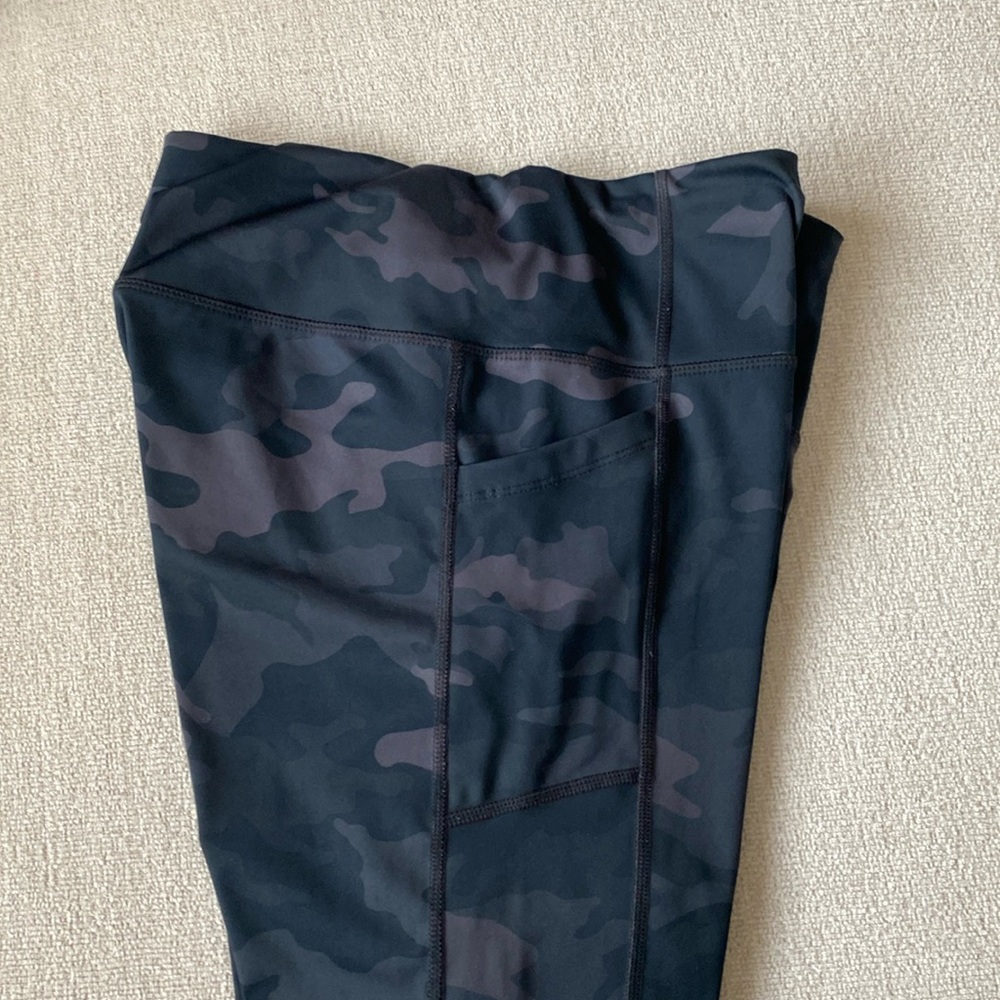 AVIA Activewear Women’s Camo Print Leggings - Picture 3 of 4